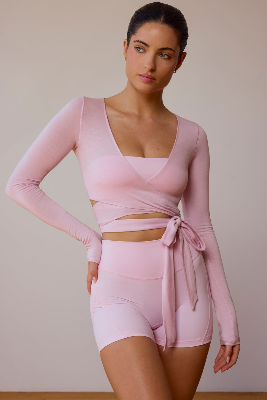 crop top met lange mouwen en wikkeldetail in zachtroze