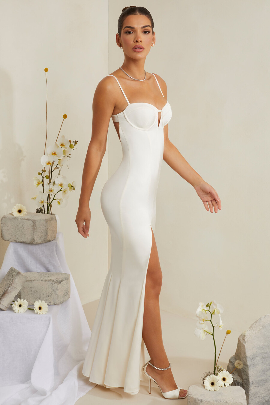 maxi-jurk met uitgesneden fishtail-rok in het wit