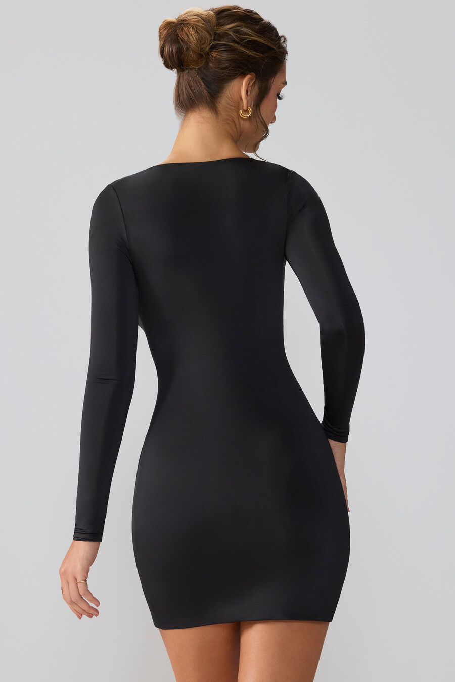 soepelvallende jersey mini-jurk met lange mouwen en diepe v-hals in zwart