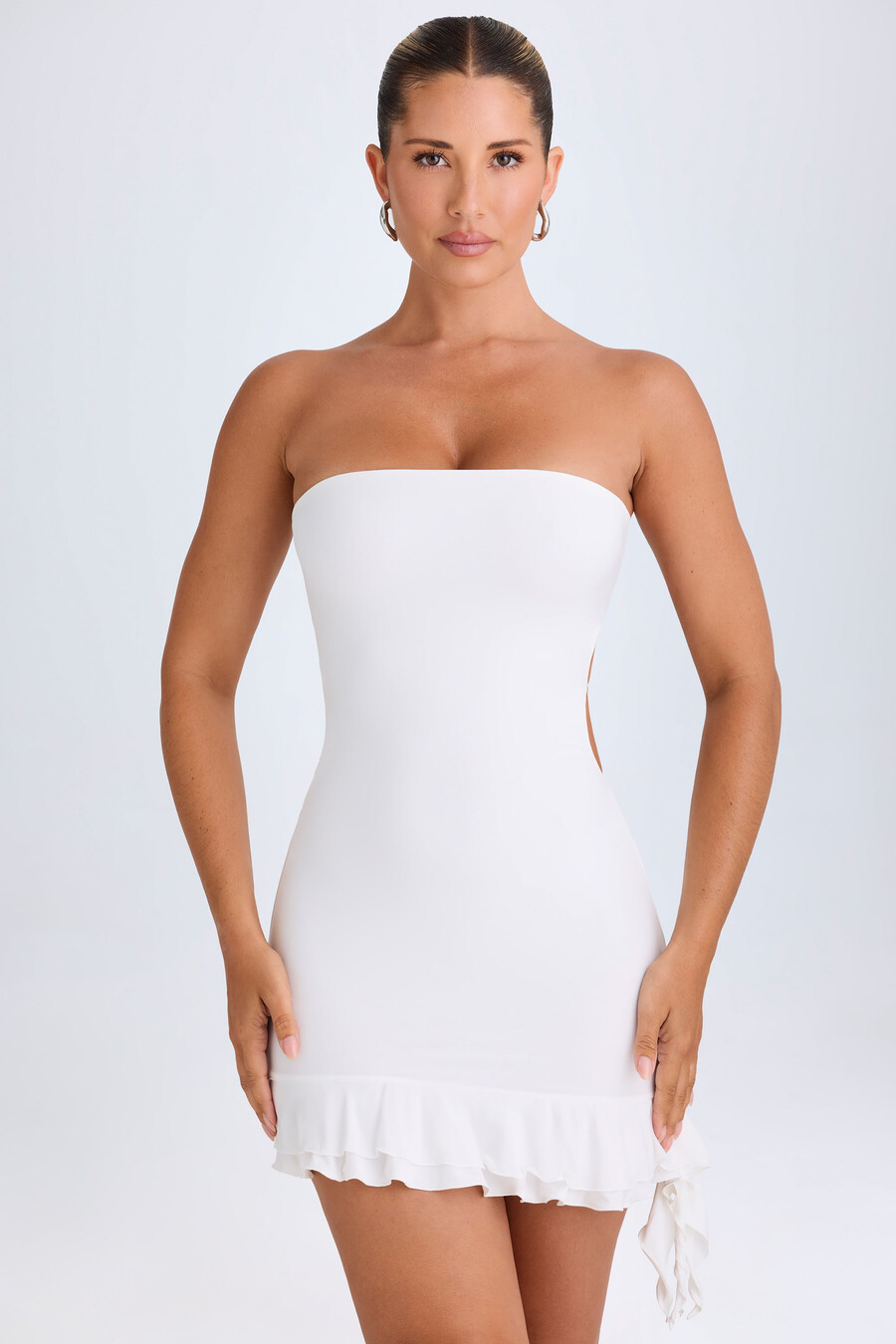 bandeau mini-jurk met ruches en uitsnijdingen in wit