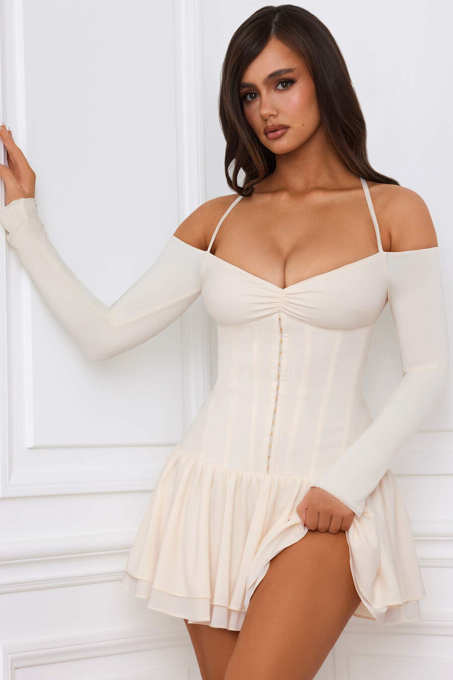 off-shoulder mini-jurk met gelaagd korset in ivoor